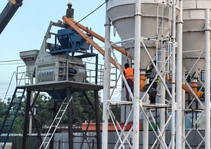 In-depth Analysis of HZS50 Batching Plant Feeding Systems: Rope vs. Belt Performance Showdown