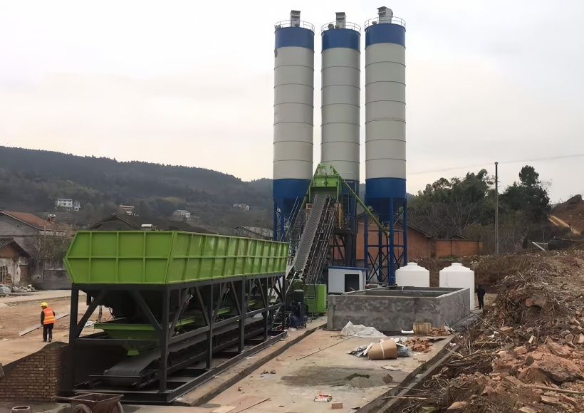 Foundation-free concrete mixing station