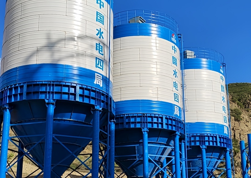 Flaky cement silo